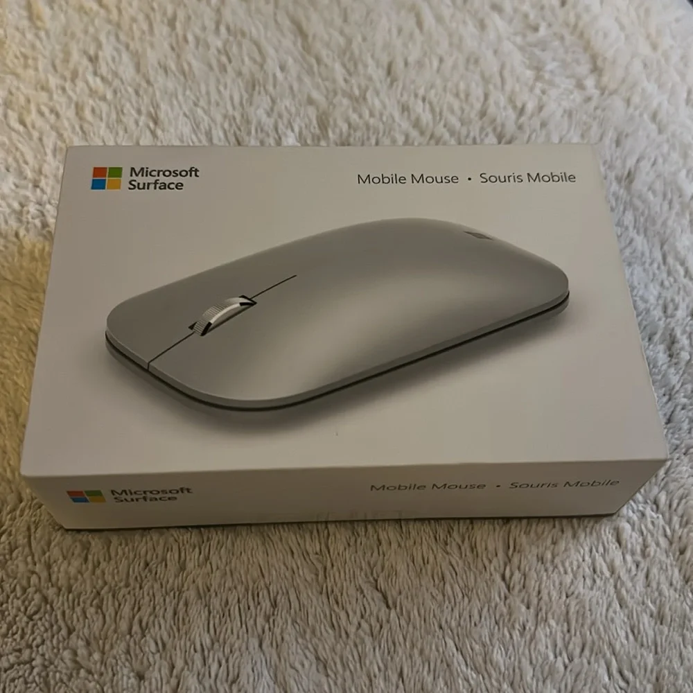 Light, portable, comfortable mouse is perfect for precise navigation on the go.